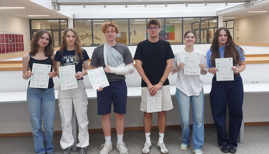 Cambridge Certificate 2025: hervorragende Ergebnisse am FRG