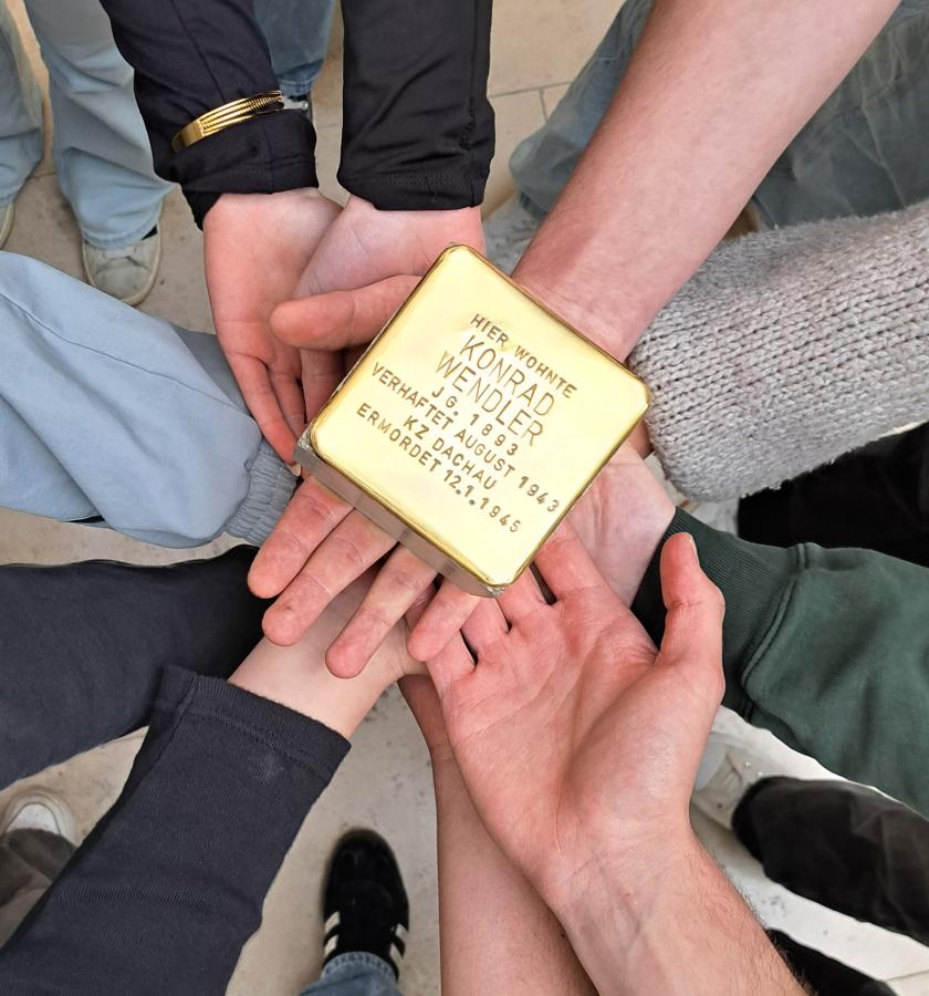 Ein Stolperstein für ein „verlorenes Leben“ 