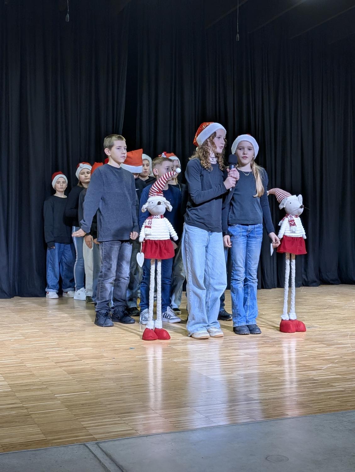 Das Gedicht: Die Weihnachtsmaus wurde mit viel Ausdruck und Begeisterung aufgeführt