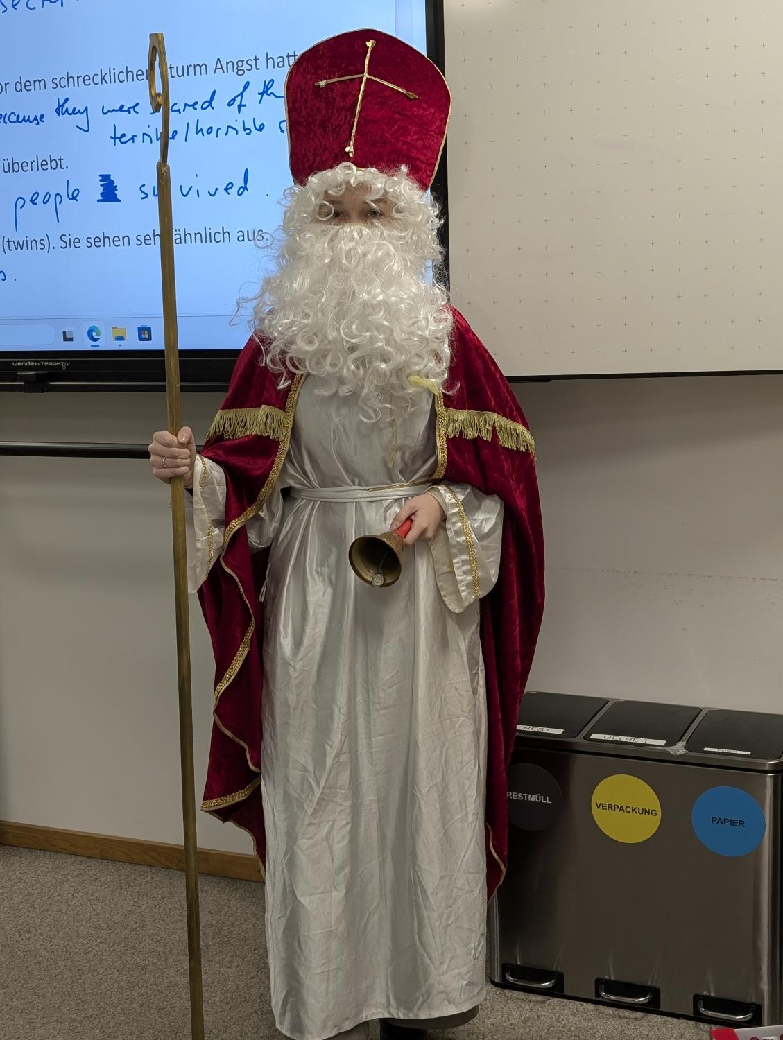 Der Nikolaus geht von Zimmer zu Zimmer