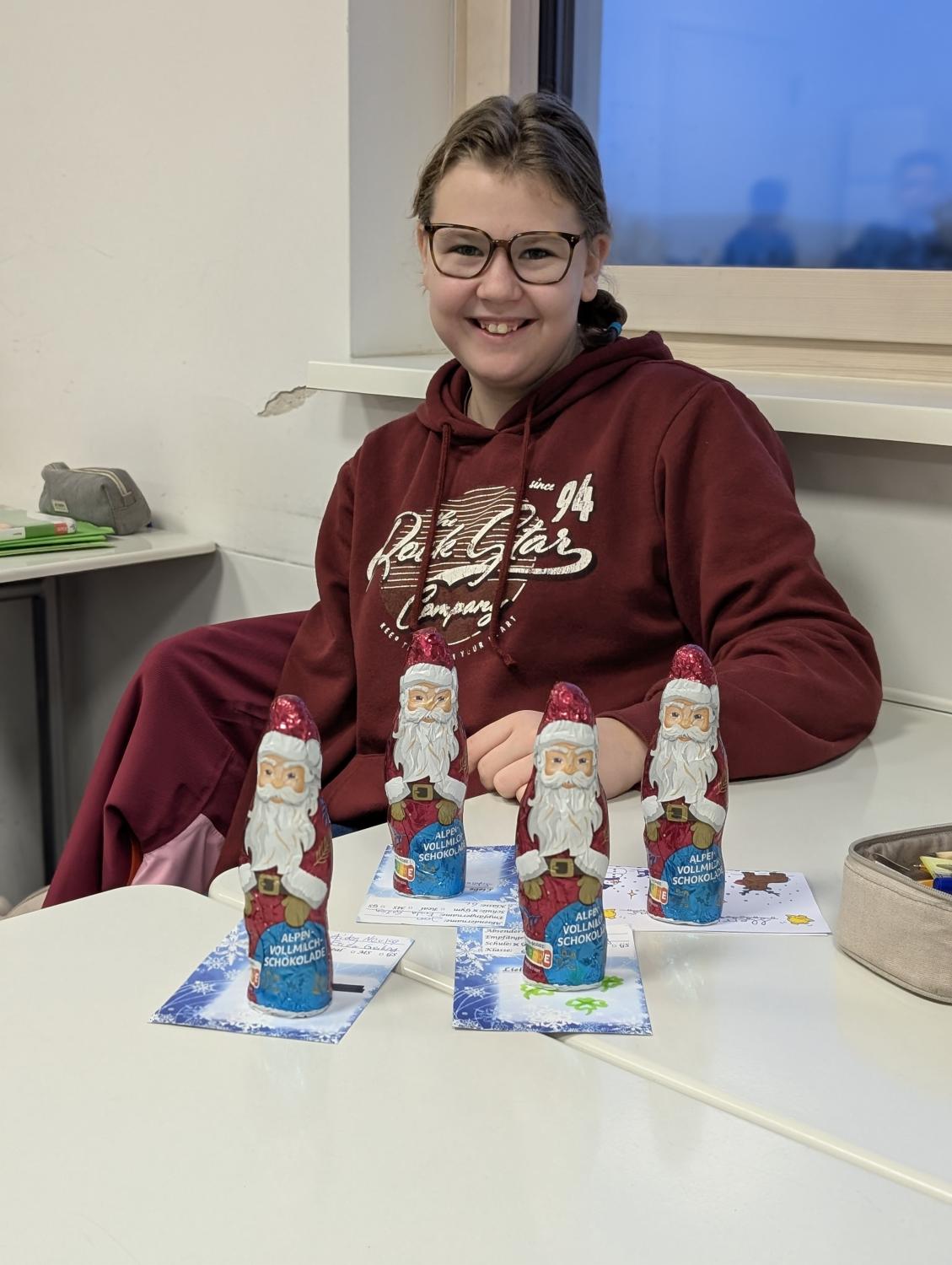 Die Schüler freuen sich über Botschaften und Schoko-Nikoläuse