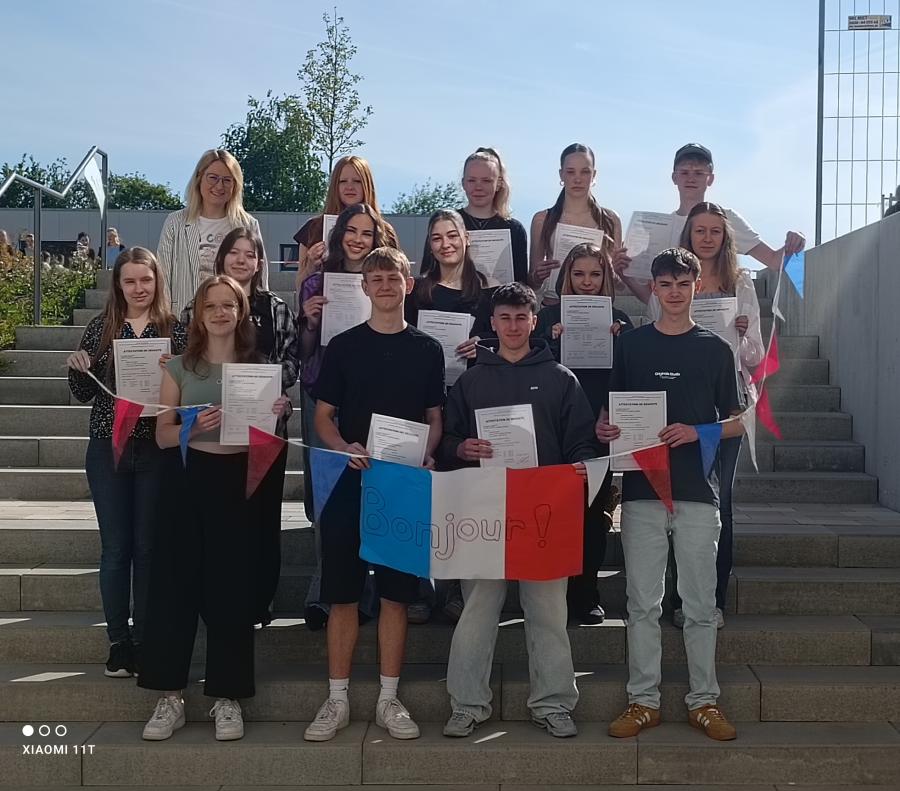 Erfolgreiche DELF-Zertifikatsverleihung am Friedrich-Rückert-Gymnasium