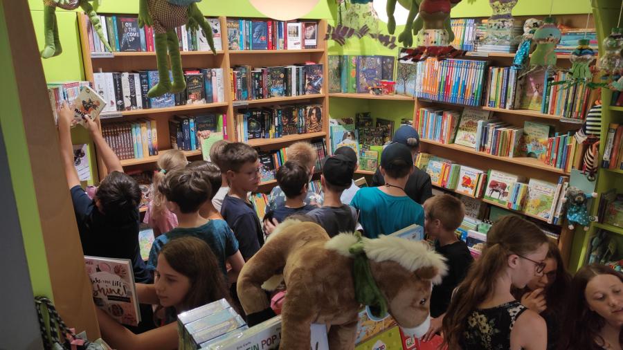 Die Klasse 5a besucht die „Leseinsel“